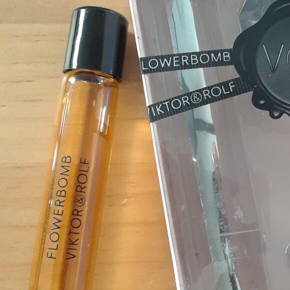 Viktor & Rolf FLOWERBOMB Eau de Parfum 15ml - Picture 4 of 8